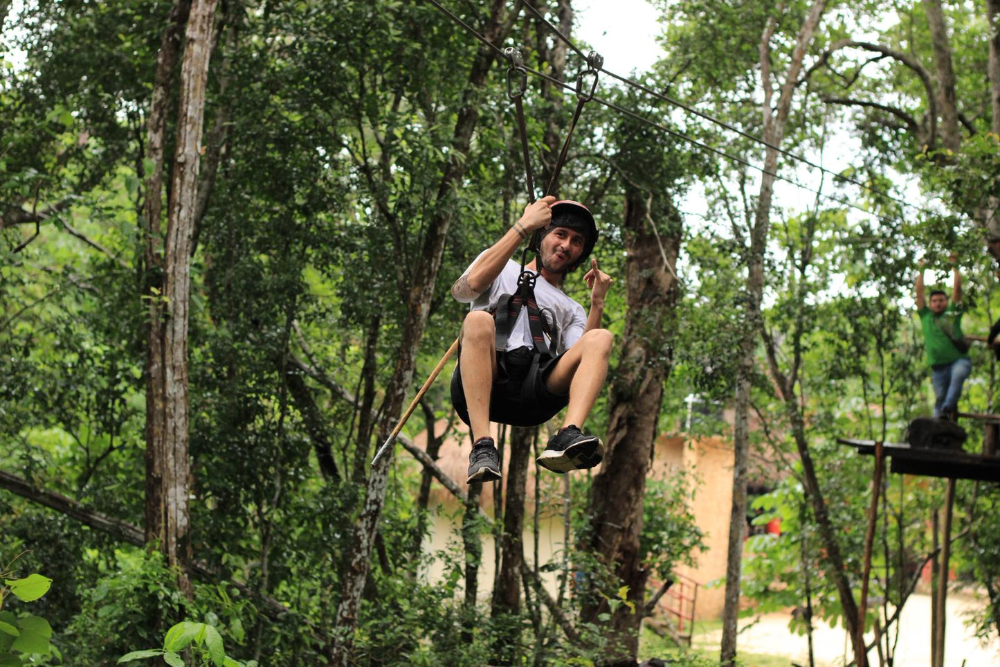 CABALLO EN LA SELVA Y CENOTE