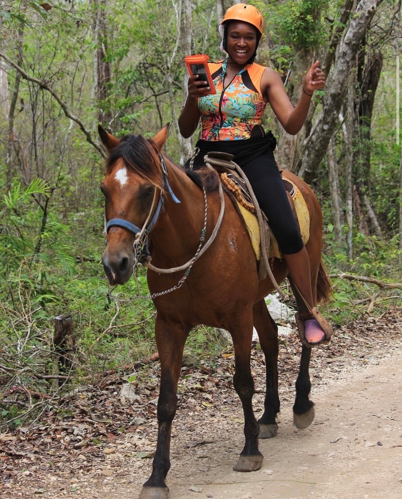 CABALLO EN LA SELVA Y CENOTE