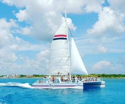 CIELO CATAMARAN + KUZA CLUB DE PLAYA