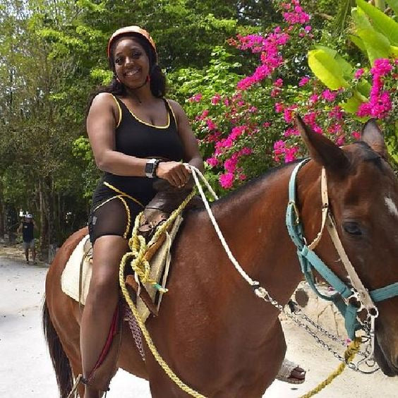 CABALLO EN LA SELVA Y CENOTE